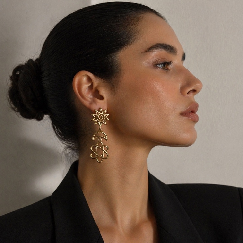 Vintage VENDOME Gold-Tone Clip-On Earrings | Sculptural Drop Statement